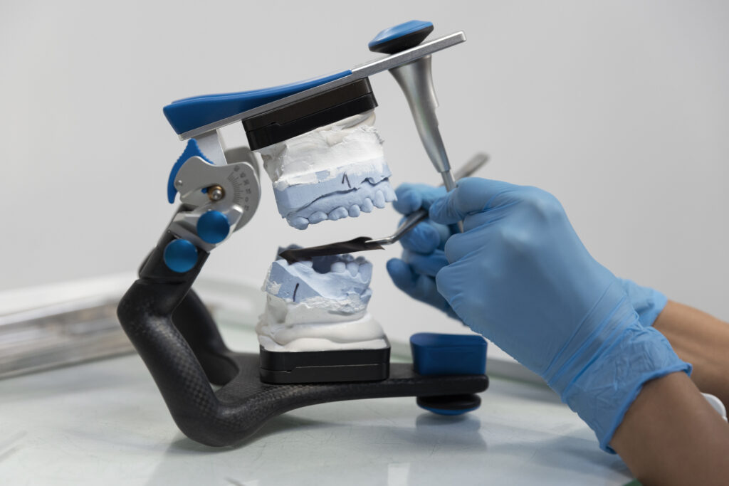 close-up-dentist-instruments